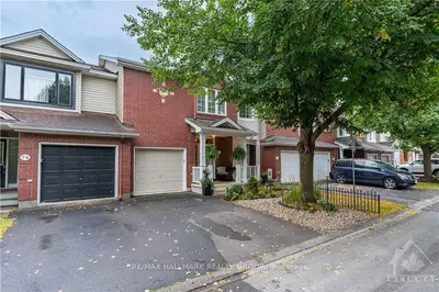 Att/Row/Townhouse in Kanata