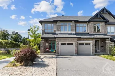 Att/Row/Townhouse in Kanata
