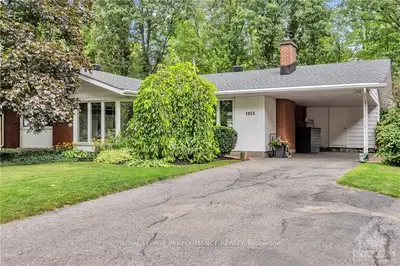 Detached in Billings Bridge - Riverside Park and Area