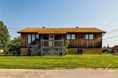 Detached in Mississippi Mills
