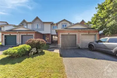 Att/Row/Townhouse in Hunt Club - Windsor Park Village and Area