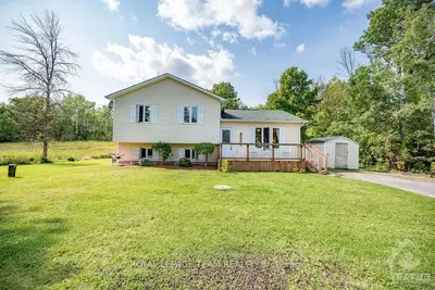Detached in McNab/Braeside