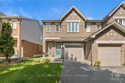 Att/Row/Townhouse in Blossom Park - Airport and Area