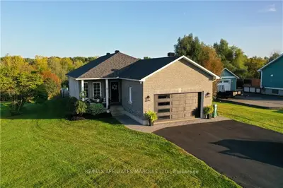 Detached in South Stormont