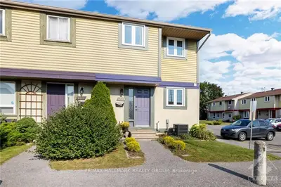Att/Row/Townhouse in Cyrville - Carson Grove - Pineview