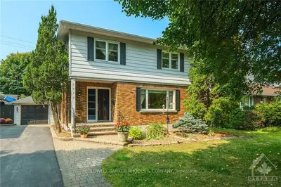 Detached in Elmvale Acres and Area