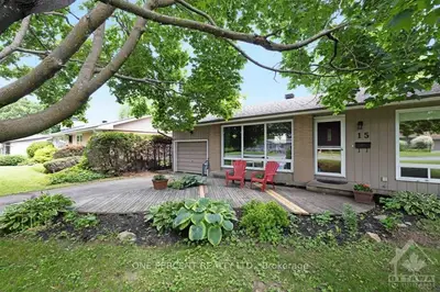 15 Ilkley Crescent, South Of Baseline To Knoxdale, On K2g 0w6