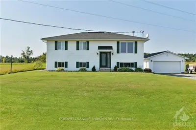 Detached in McNab/Braeside