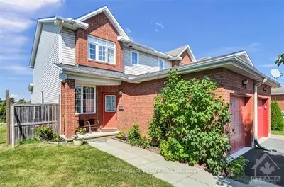 Att/Row/Townhouse in Hunt Club - South Keys and Area