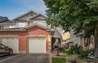 Att/Row/Townhouse in Orleans - Cumberland and Area