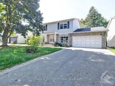 Detached in Britannia Heights - Queensway Terrace N and Area