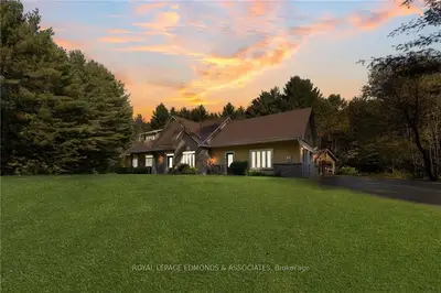 Detached in Laurentian Valley