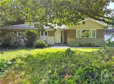 Detached in Beacon Hill North - South and Area