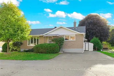 Detached in Brockville