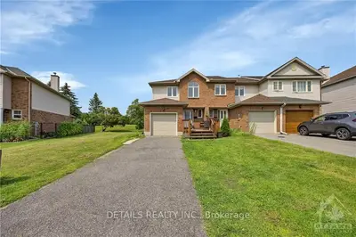 Att/Row/Townhouse in Kanata