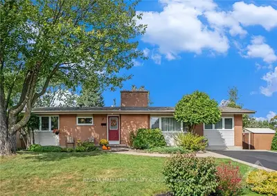 7 Edgebrook Road, Bells Corners And South To Fallowfield, On K2h 6c2