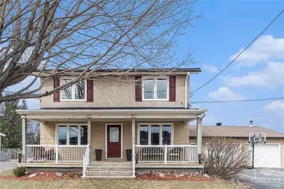 Detached in Orleans - Convent Glen and Area