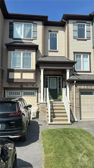 Att/Row/Townhouse in Kanata