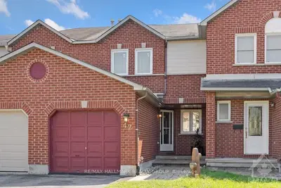 Att/Row/Townhouse in Hunt Club - South Keys and Area