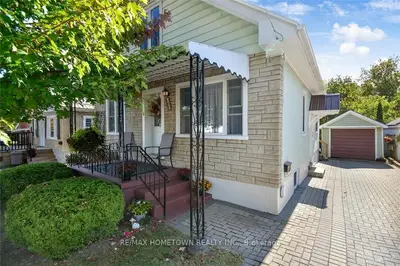 Detached in Brockville