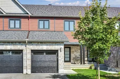 Att/Row/Townhouse in Russell