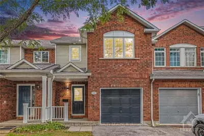 Att/Row/Townhouse in Kanata