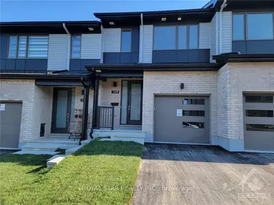 Att/Row/Townhouse in Stittsville - Munster - Richmond