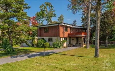 Detached in Country Place - Pineglen - Crestview and Area