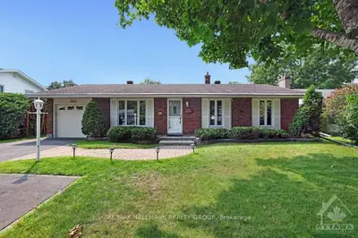 Detached in Beacon Hill North - South and Area