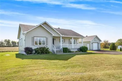 Detached in Champlain