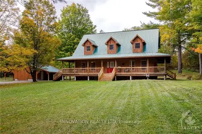 Detached in Lanark Highlands