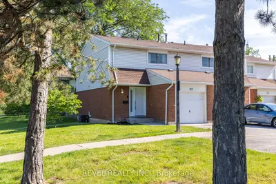 Condo Townhouse in St. Catharines