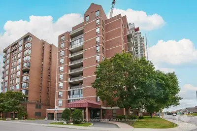 50 EMMERSON Avenue 406, West Centre Town, ON K1Y 4P7