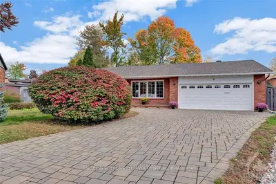 9 Charnwood Court, Country Place - Pineglen - Crestview And Area, On K2e 7c9