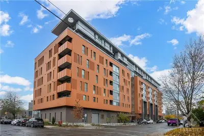 135 Barrette Street Ph4, Vanier And Kingsview Park, On K1l 7z9