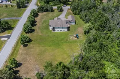 132 Arbourbrook Boulevard, Carp - Huntley Ward, On K0a 1l0
