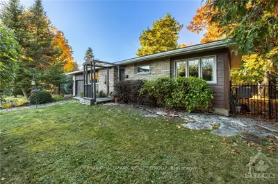33 Stinson Avenue, Bells Corners And South To Fallowfield, On K2h 6n2