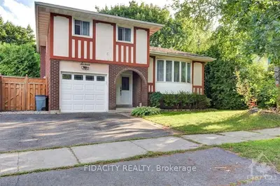 16 EASTPARK Drive, Blackburn Hamlet, ON K1B 3Z8