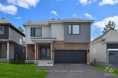553 Paakanaak Avenue, Blossom Park - Airport And Area, On K1x 0h3