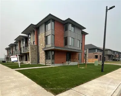 1415 HEMLOCK Road, Manor Park - Cardinal Glen and Area, ON K1K 4E4