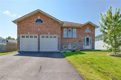 714 FAIRVIEW Avenue N, Laurentian Valley, ON K8A 8N5