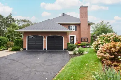 10 FOXRUN Lane, Hunt Club - Windsor Park Village and Area, ON K1V 0A6