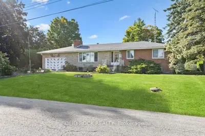 12 SUNNYMEADE Avenue, Prescott, ON K0E 1T0