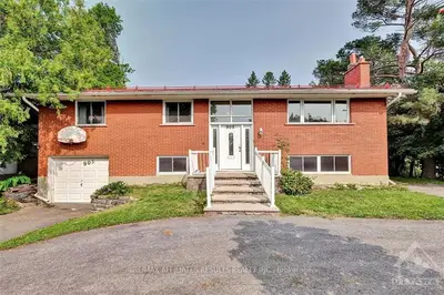 905 SPRINGLAND Drive, Billings Bridge - Riverside Park and Area, ON K1V 6L1