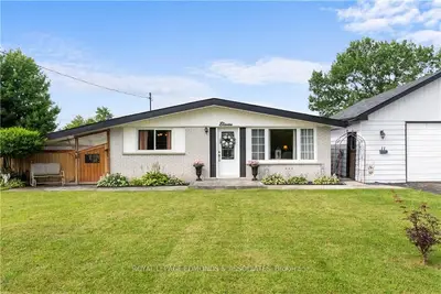 11 Ethel Street, Petawawa, On K8h 2b7