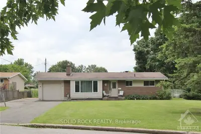 2 Newgale Street, Crystal Bay - Rocky Point - Bayshore, On K2h 5r2