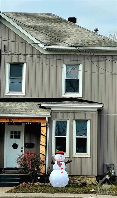 88 Brockville Street, Smiths Falls, On K7a 3y2
