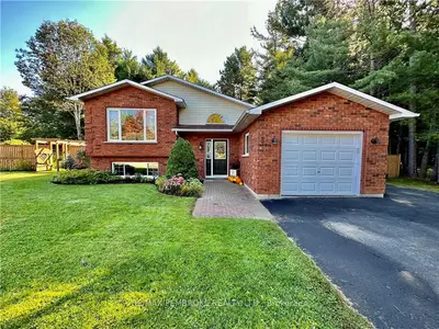 3 BLUE JAY Way, Petawawa, ON K8H 3N9