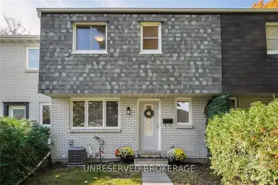 2744 CONSUL Avenue, Parkway Park - Queensway Terrace S and Area, ON K2H 7H7