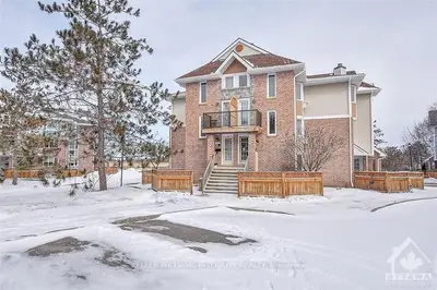 3 WATERFALL Lane 10, Bells Corners and South to Fallowfield, ON K2H 9N1
